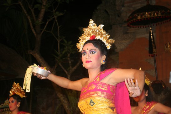 the burong woman dancing indonesia 
